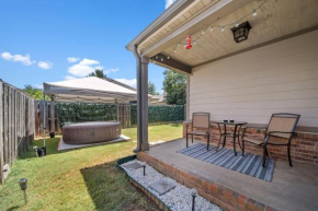 Hot Tub/ Game Room/ Theater - 8 Mins from U of A